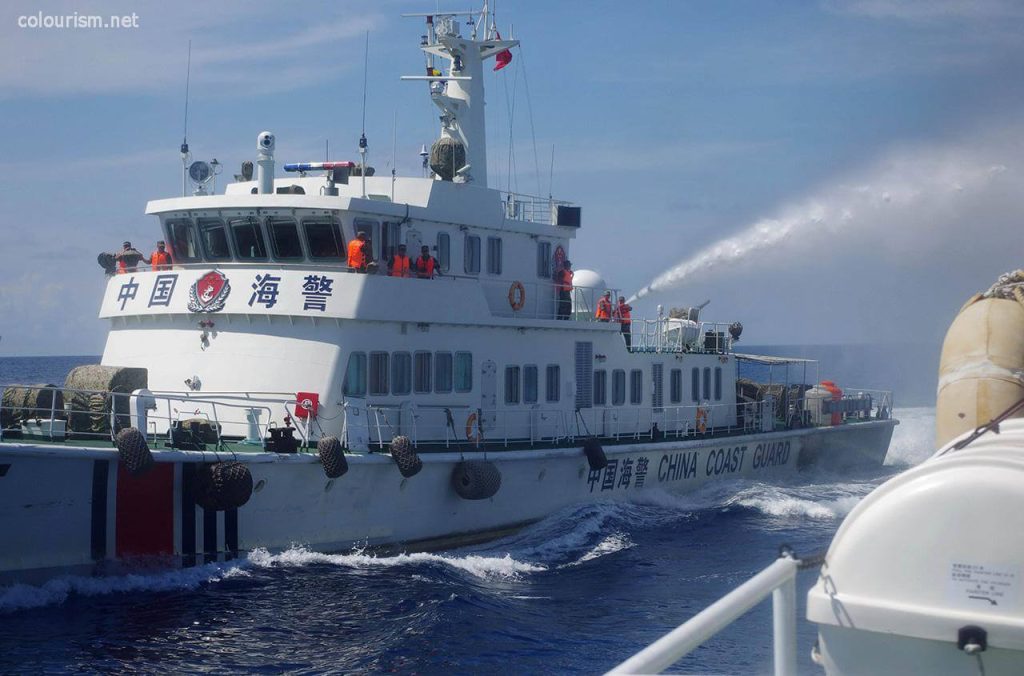 เรือของจีน ได้พุ่งชนเรือของฟิลิปปินส์ มะนิลา, ฟิลิปปินส์ เมื่อวันจันทร์ (17) ฟิลิปปินส์กล่าวหาเรือยามชายฝั่งของจีนลำหนึ่งชนเรือยามชายฝั่ง