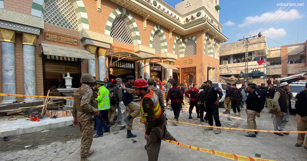 เหตุระเบิด มัสยิดในปากีสถาน ชายผู้โจมตีมัสยิดในเมือง Peshawar ของปากีสถานเมื่อวันจันทร์ที่ผ่านมาใช้เครื่องแบบตำรวจเพื่อเข้าถึงพื้นที่ดังกล่าว