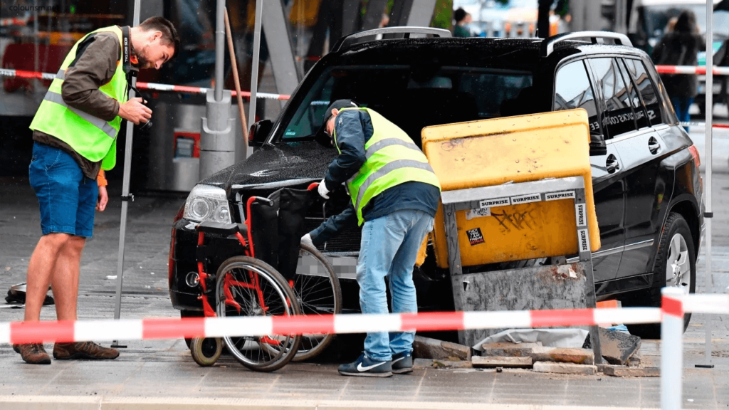 มีผู้เสียชีวิต 7 ราย จากอุบัติเหตุในเยอรมนี มีผู้เสียชีวิตแล้ว 7 รายหลังจากรถยนต์คันหนึ่งพยายามหลบเลี่ยงการตรวจสอบของตำรวจทางตอนใต้